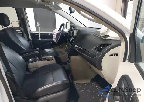 2015 Chrysler Town & Country Touring-L z USA, uszkodzony, nr VIN 2C4RC1CG9FR619949